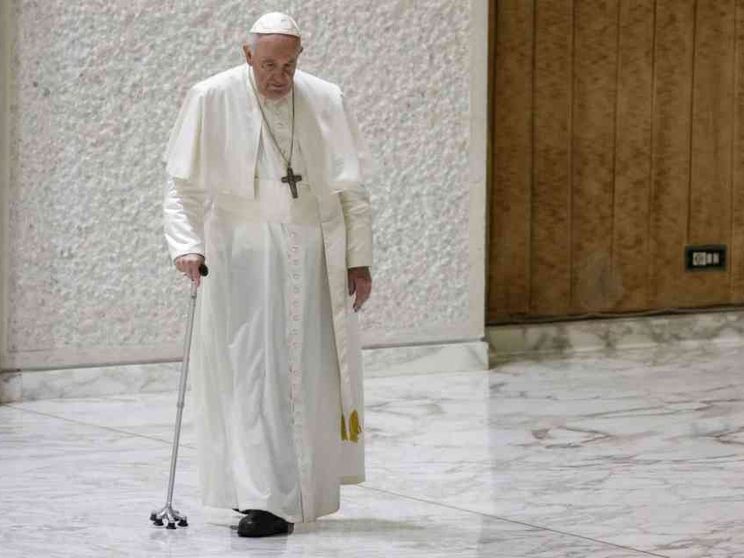 Il Papa: volere l'eterna giovinezza è delirante