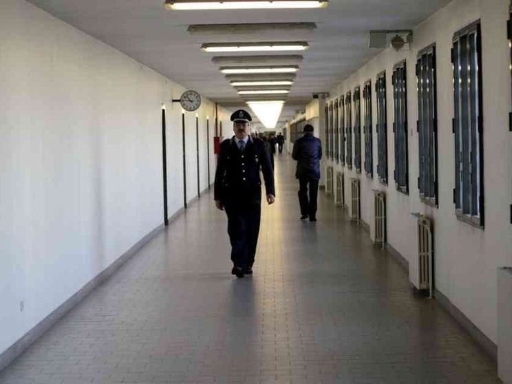 Il grido si moltiplica. «Subito le telefonate libere»