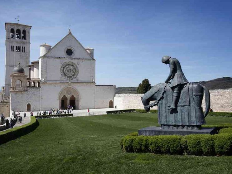 Il Cortile di Francesco tra eternità e le grandi sfide del tempo presente