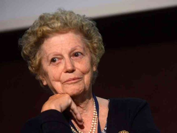 Ercoli-Finzi:«Io, signora delle comete nel bosco contemplo il cielo»