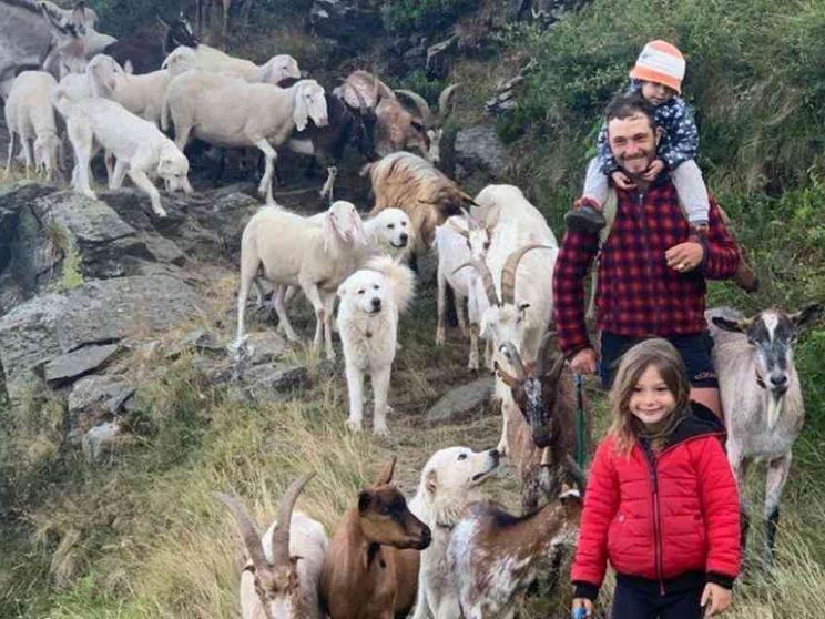 La famiglia dei pastori felici. «I pascoli? La nostra casa»
