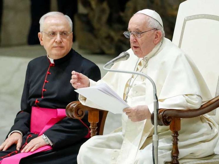 Il Papa: la Terra geme e ci implora di fermare la sua distruzione