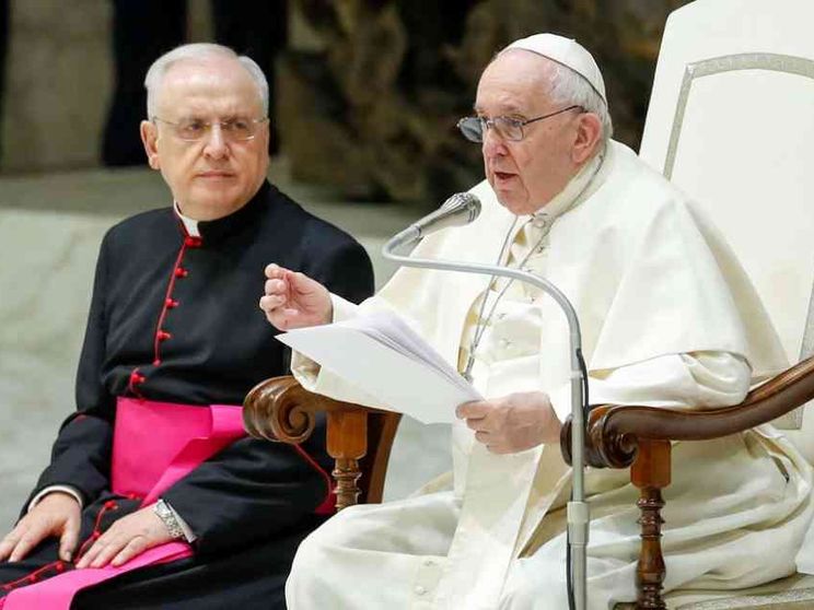 Il Papa: la Terra geme e ci implora di fermare la sua distruzione