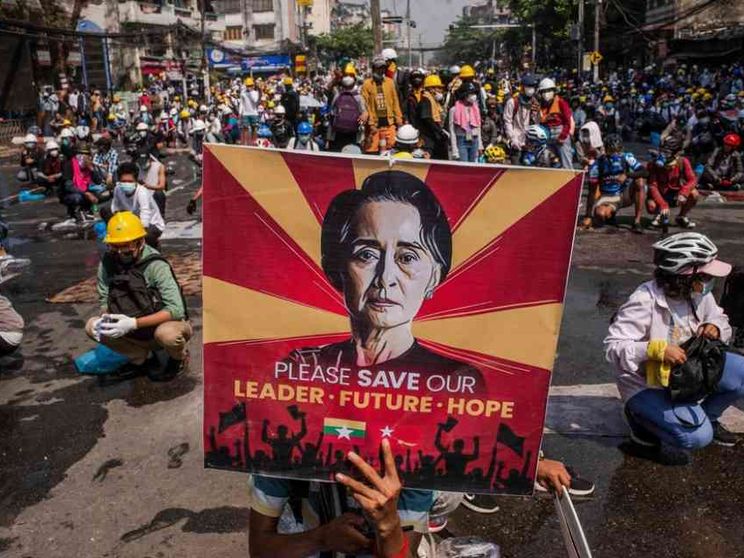 Pugno di ferro: altri tre anni di carcere ad Aung San Suu Kyi