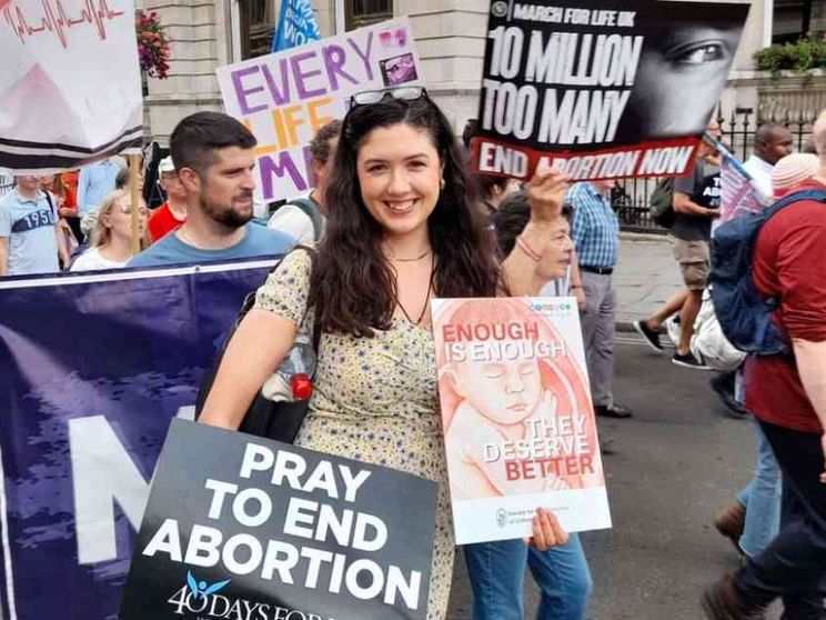 Londra «normalizza» la pillola abortiva per posta