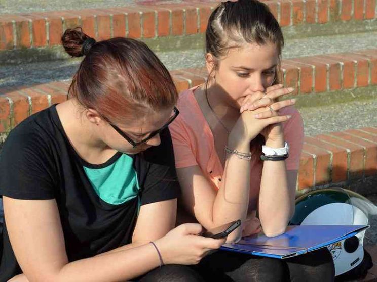 Allarme rosso per i minori. Lo psichiatra: «Ecco i segnali da cogliere»