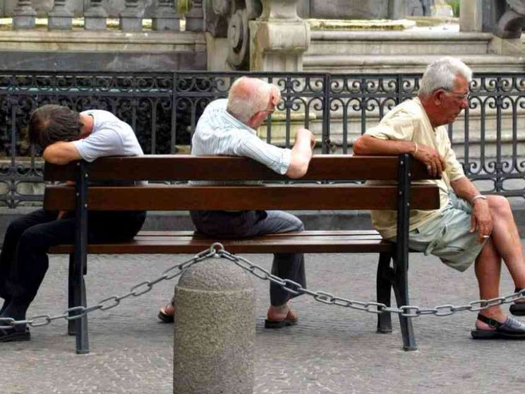 Prendersi cura degli anziani: tre sfide per l'Italia che invecchia