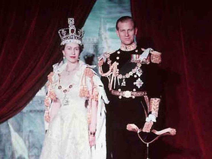 Addio a Elisabetta II, regina per settant'anni. Ha segnato due secoli