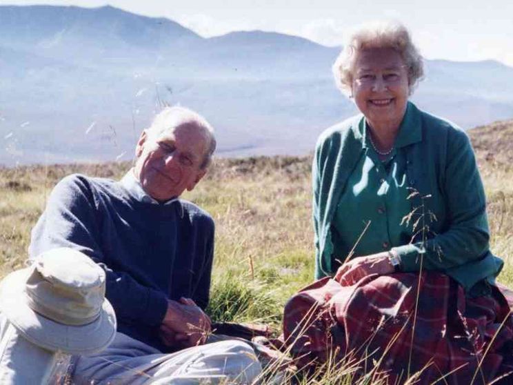 La vita privata di una regina: 73 anni di nozze con 4 figli e 12 bisnipoti