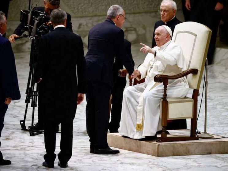 Il Papa: l'imprenditore non sia "mercenario" ma simile al buon pastore