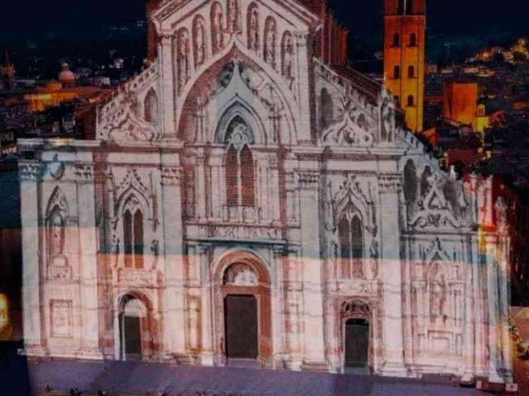 Per cinque notti si avvera il sogno della facciata di San Petronio
