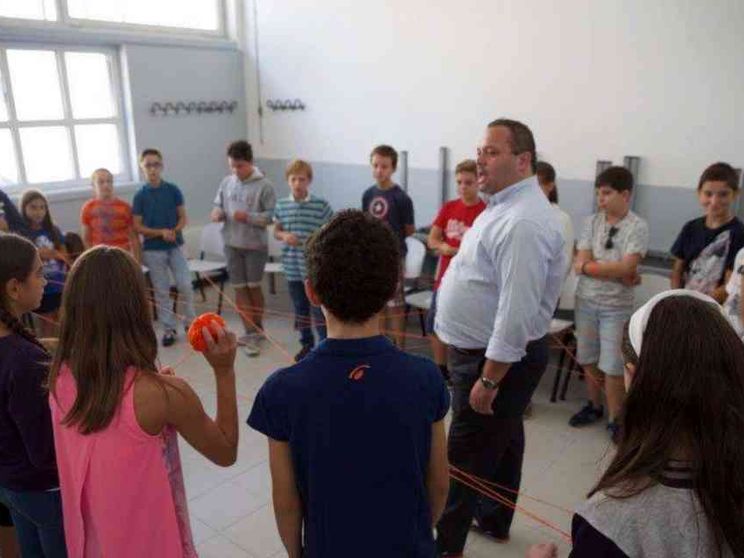 In ascolto dei ragazzi (col Lego). Educare al cellulare si può: ecco come