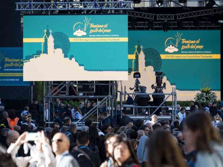 Il cardinale Zuppi: il gusto del pane che fa della Chiesa una casa