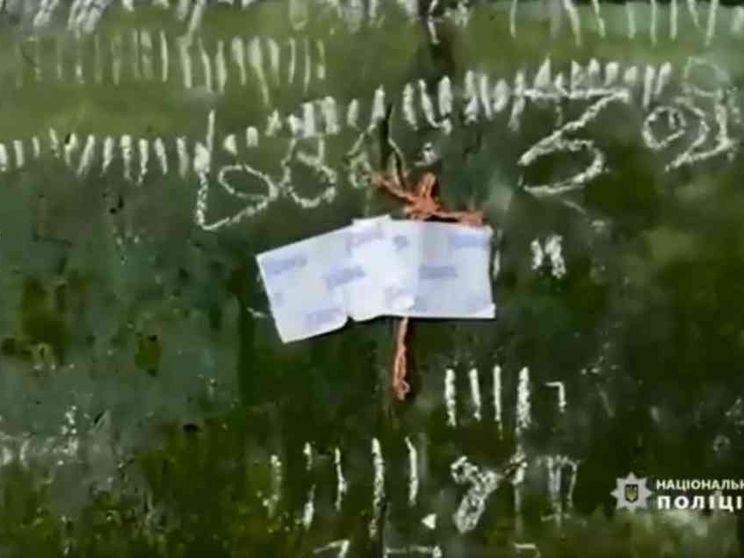 Nella stanza delle torture i volti di Gesù e Maria incisi sulle pareti