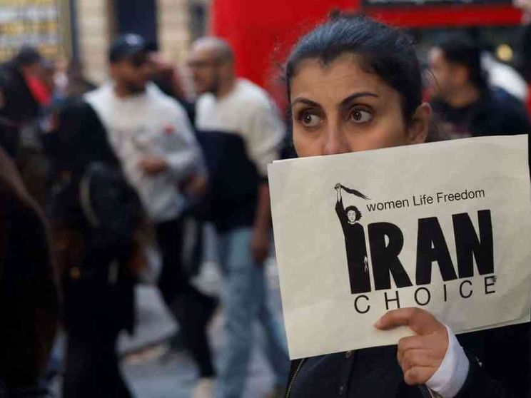 Il mondo in piazza per difendere le donne iraniane dopo la morte di Mahsa e Hadis