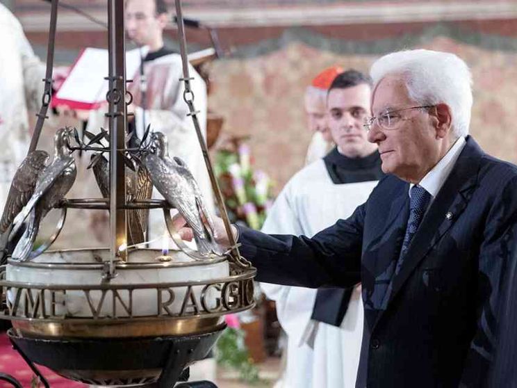Mattarella ad Assisi: "Difendere pace e democrazia con mezzi coerenti"