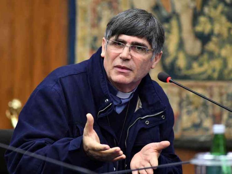 «Pronto, sono Francesco». Papa Francesco telefona a don Patriciello