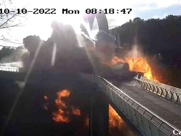 Vendetta di Putin per il ponte saltato, pioggia di missili. Biden: brutalità