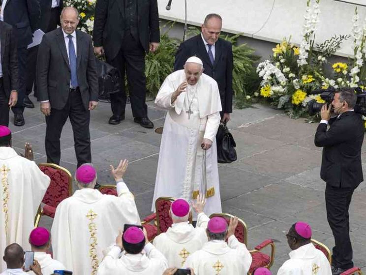 Il Papa: camminare insieme, l'esclusione dei migranti è criminale