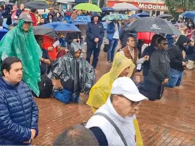 Dall'Australia alla Colombia si diffonde il “Rosario degli uomini”