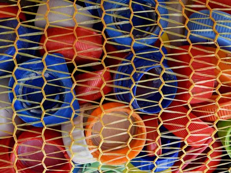 Le bollette mandano in crisi anche il riciclo della plastica