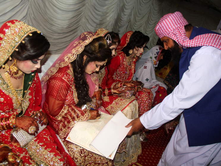 Giovane donna bruciata viva per aver rifiutato le nozze combinate