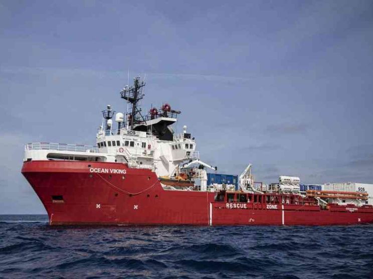 Asse tra Salvini e il ministro Piantedosi: stretta sulle ong