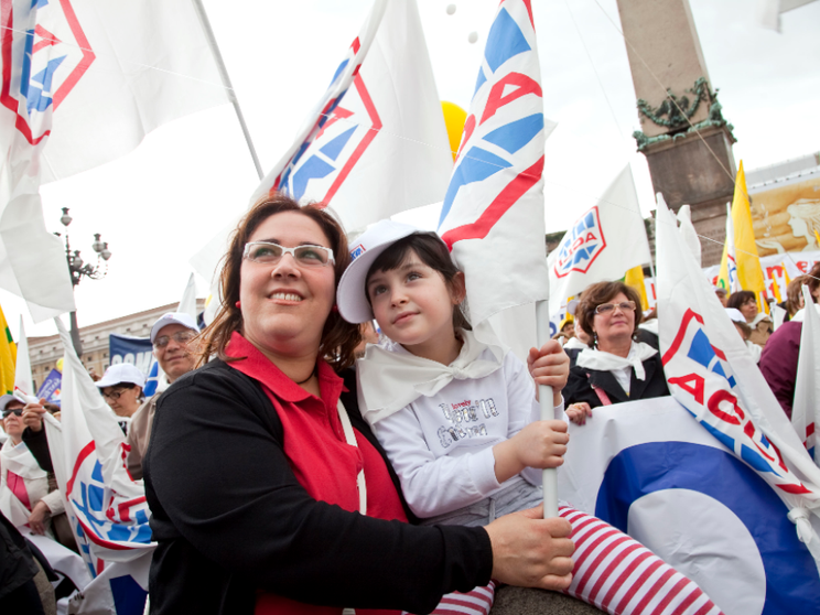 Acli scalda i motori in vista di Roma: volontari, spille e gazebo nelle strade