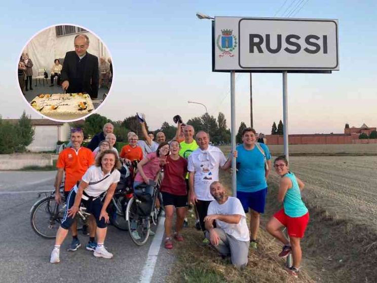 Il prete podista: 20 chilometri a piedi verso la nuova parrocchia