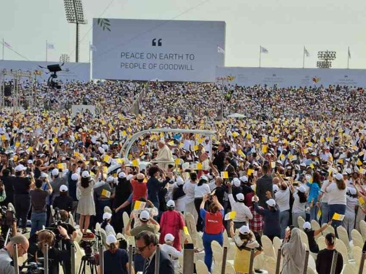 Alla Messa in Bahrein: "Amare i nemici, no a vendette, smilitarizzare i cuori"