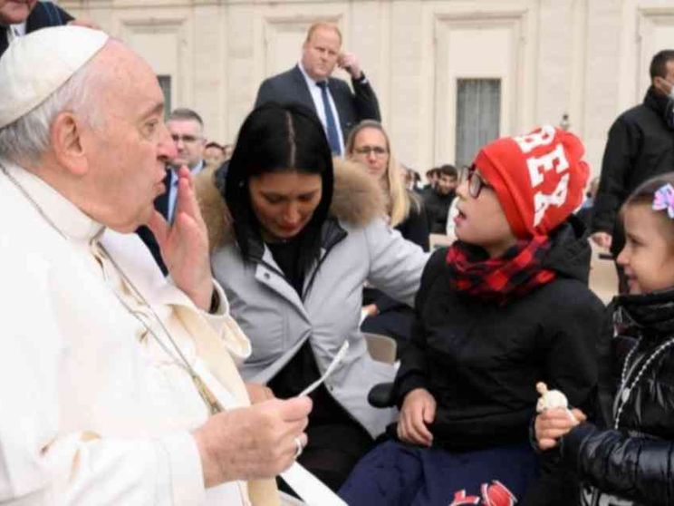 Il fuoriprogramma: Paolo torna dal Papa durante l'udienza generale