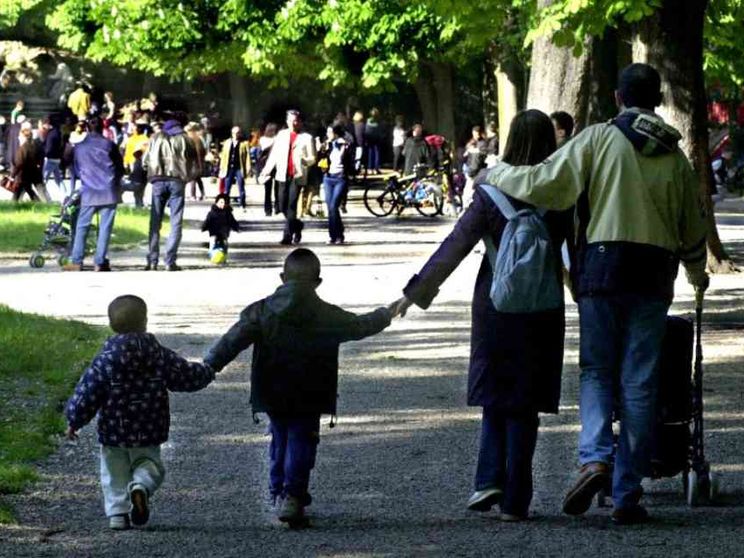 Quattro figli e 100 euro in meno, la beffa dell'assegno unico (e dell'Inps)