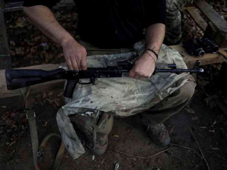 Le mani delle mafie dell'Est sulle armi «donate» a Kiev dall'Occidente