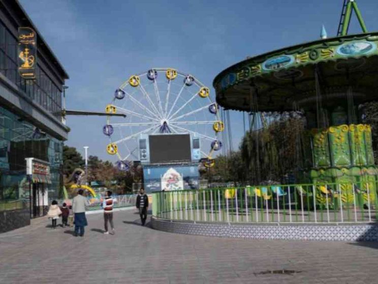 Taleban, parchi e luna park vietati alle donne