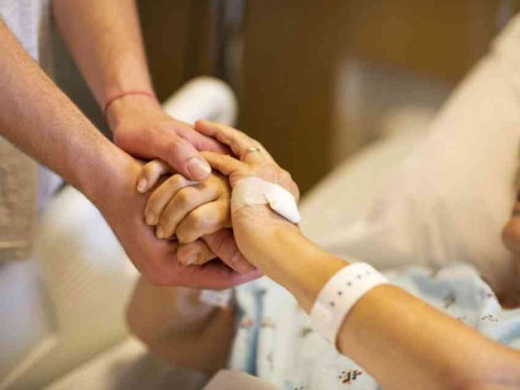 Fine vita, la prospettiva laica a difesa dell'umanità della cura