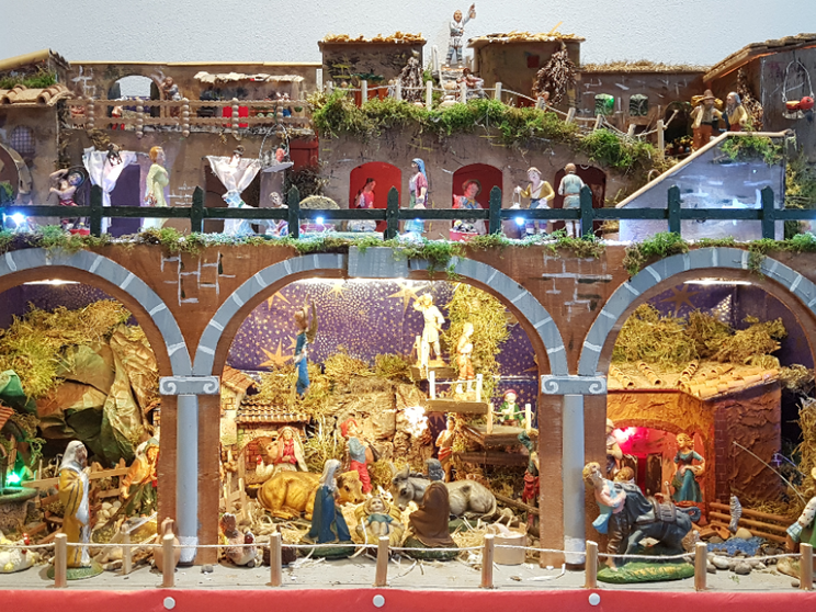 Davanti al presepe "mirabile segno" una gioia nuova, mai provata prima
