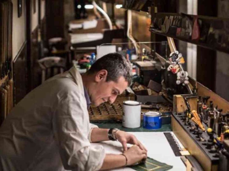 La scuola del cuoio: a Firenze dal 1950 combatte l'emarginazione