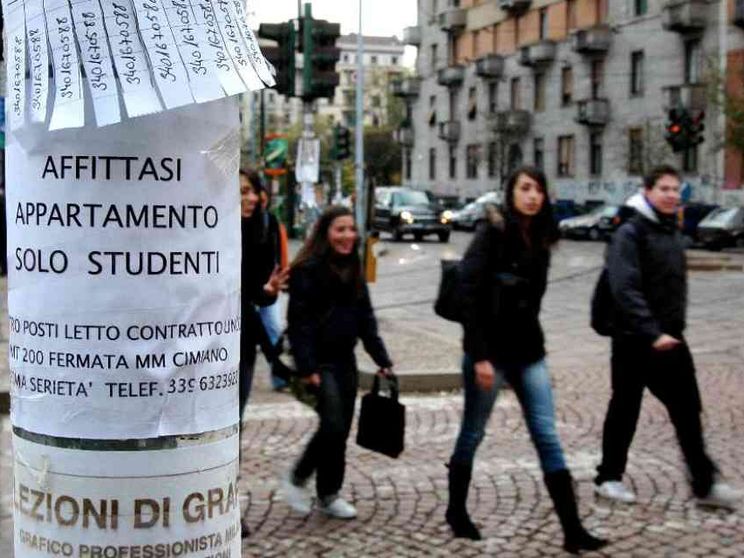 Una stanza in affitto? Introvabile. Per i fuorisede costi e rischio truffe