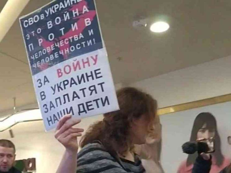 In Russia le donne in prima fila contro la guerra in Ucraina