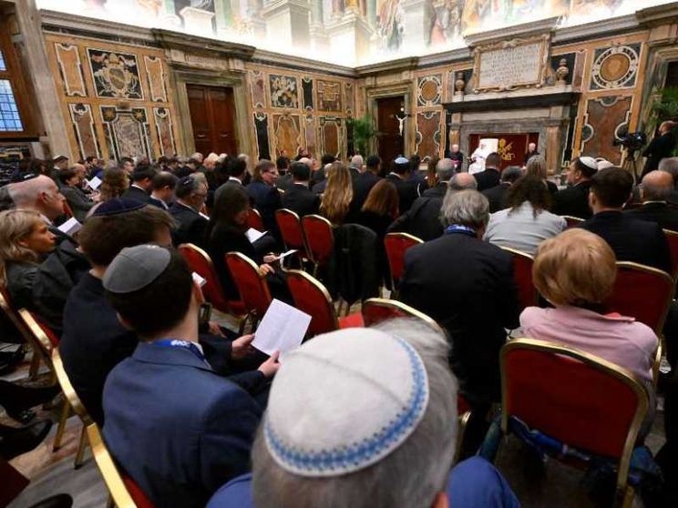 Il Papa: cristiani ed ebrei, agiamo insieme per un mondo più fraterno