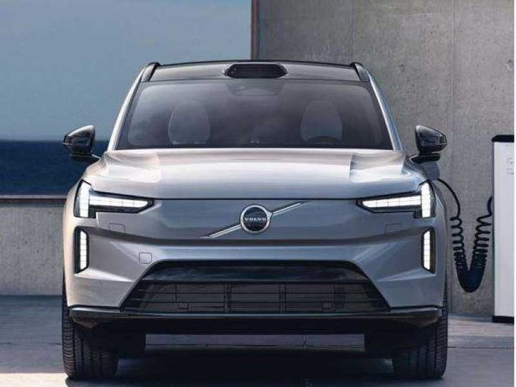 Nuova EX90, con la tecnologia laser Volvo guida nel futuro