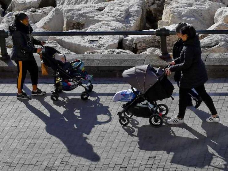 Cosa prevedeva la prima bozza di manovra per le famiglie e i figli