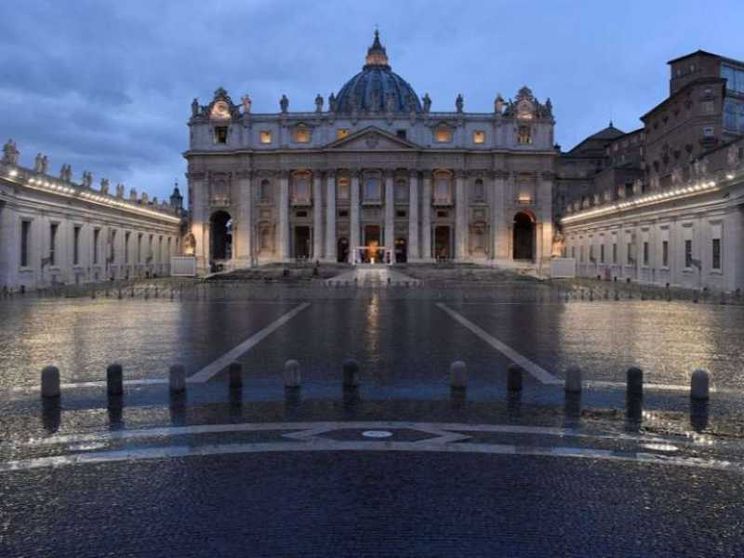 Senza dimora muore in piazza San Pietro. Il dolore del Papa