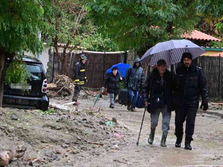 La frana a Ischia, il vescovo: «Parrocchie e Caritas in prima fila negli aiuti»