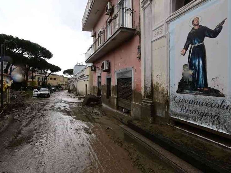 Frana a Ischia, 7 morti. Si cercano 5 dispersi
