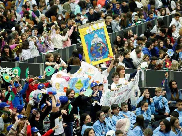 Il Papa ai giovani: diventate poeti di pace, sognate la pace