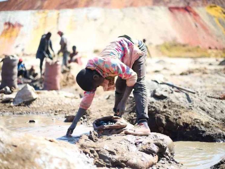 «Basta bimbi minatori»: la campagna per salvare gli schiavi del cobalto
