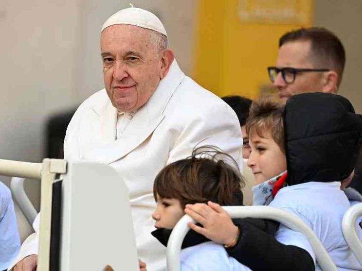 Il Papa: Dio porti la pace alle nazioni provate dalla guerra