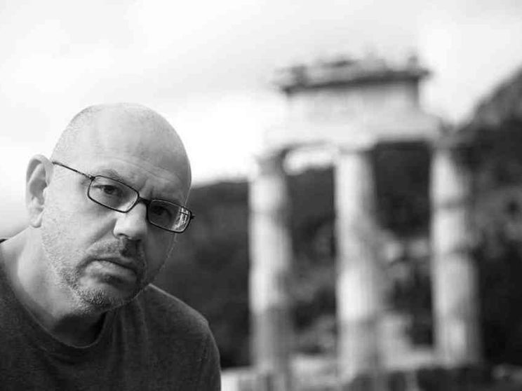 Lyacos: «Emarginati, dramma postmoderno»