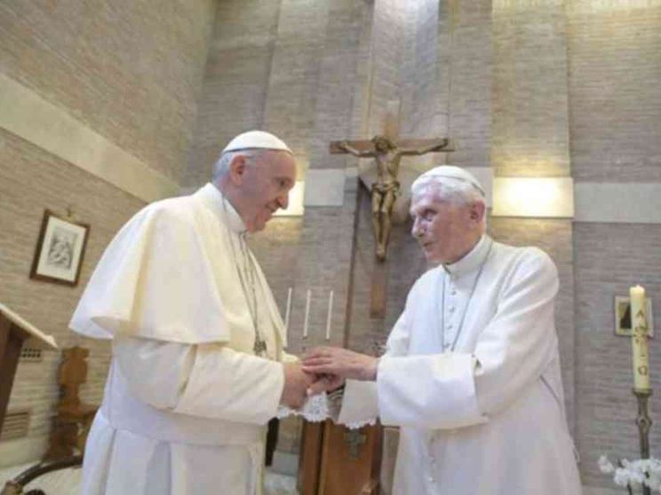 Papa Francesco: «Con Benedetto XVI incontri fraterni e affettuosi»